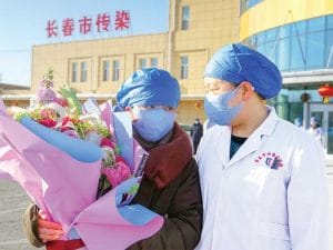 Suman 213 muertos en China. La OMS expresó preocupación por los países con sistemas de salud frágiles
