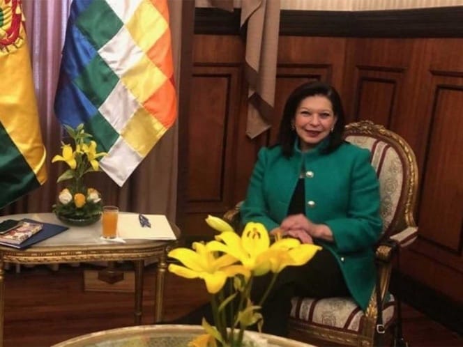 La embajadora María Teresa Mercado sale de Bolivia tras ser expulsada por el gobierno interino de Jeanine Áñez