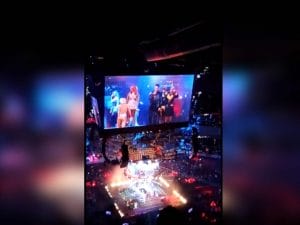 El cantante Ari Borovoy recibió una lluvia de abucheos durante la presentación que OV7 tuvo en el concierto del espectáculo 90’s Pop Tour en la CDMX
