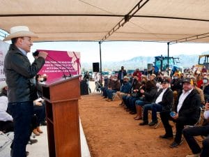 Alfonso Durazo gobernador de Sonora en su visita a la sierra