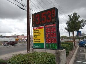 Presenta gasolina de EU ligero descenso en precios