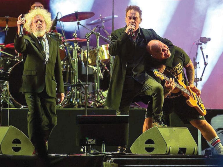 La banda rompió récord de asistencia para un concierto gratuito en el Zócalo: más de 300 mil personas